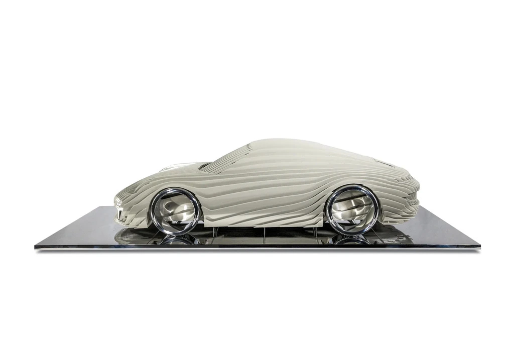 sculpture voiture blanche