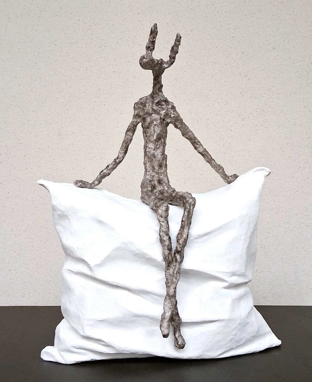 En equilibre   technique Mixte  piece unique Karine Chaudé 32 cm hauteur.jpg