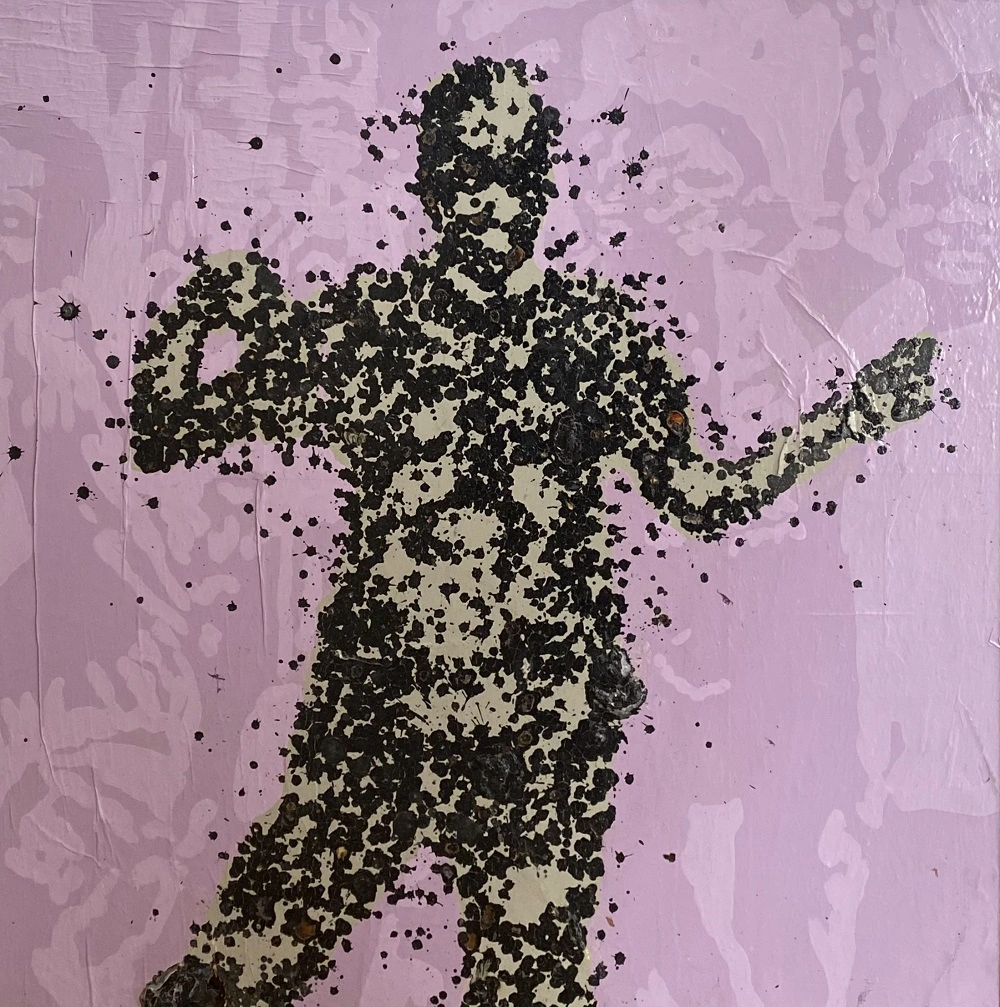 Peinture d'un homme sur fond rose